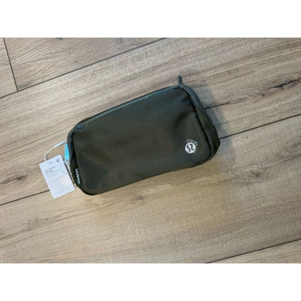 NEW Lululemon Everywhere Belt Bag Army Green 1L Fanny Pack Classic Gorpcore Gym - Picture 4 of 5